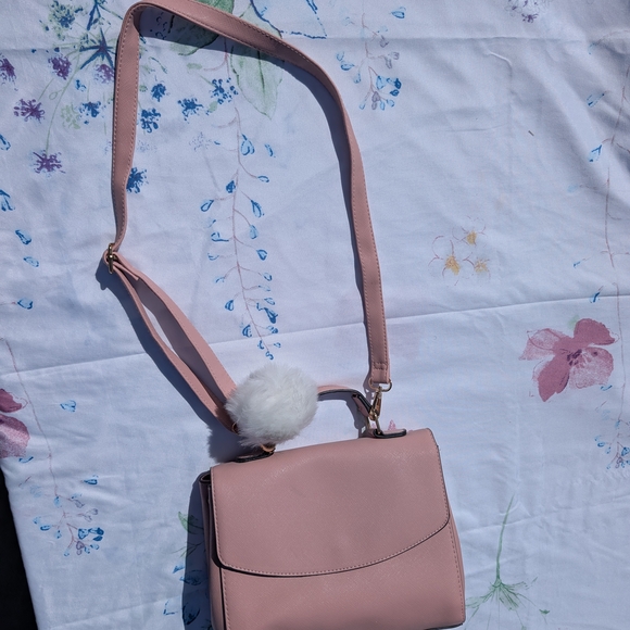Elegant Pink Shoulder Bag - Picture 2 of 3